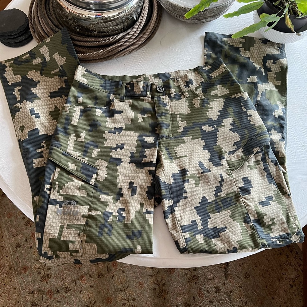 Men’s KUIU verde Tiburon pant. Length is “regular.”